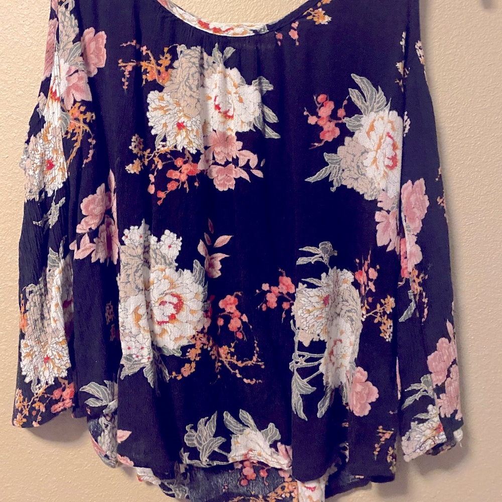 Cold shoulder 3/4 length top